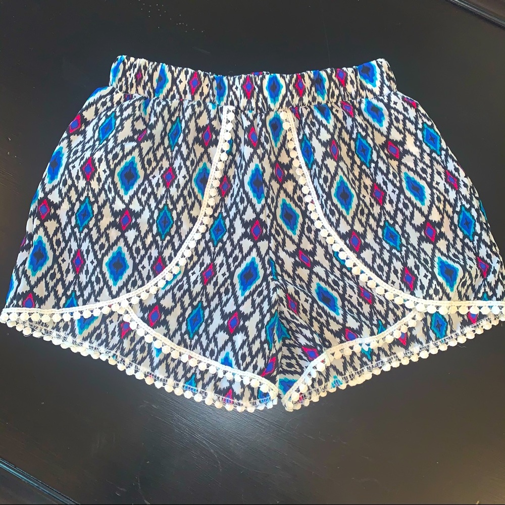 Banana Lemon Silk-Like Patterned Shorts M